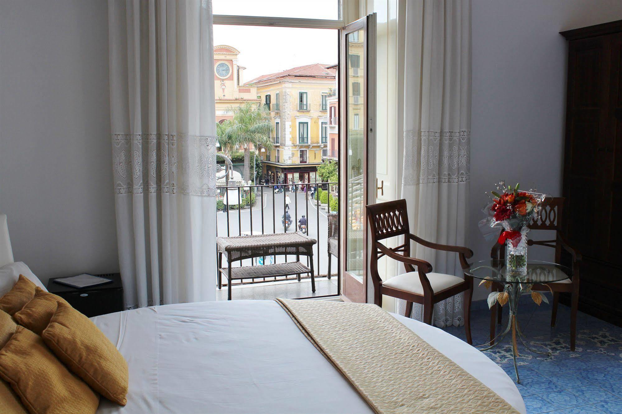 Piazza Tasso B&B Relais Sorrento Exterior foto